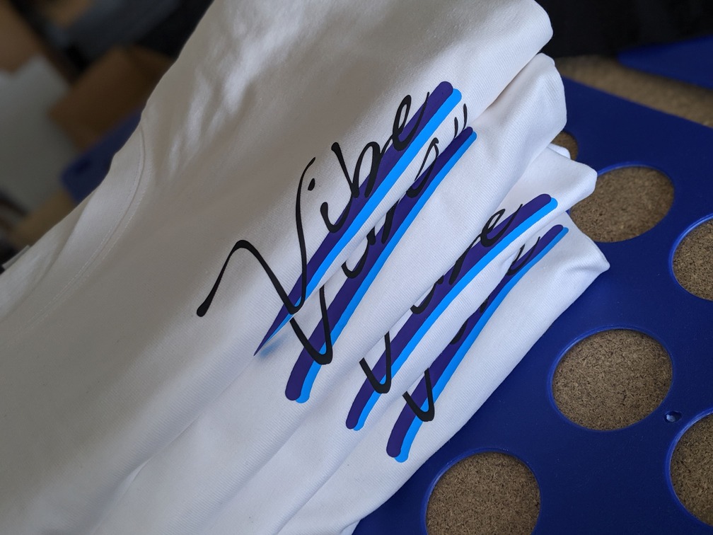 Vibe T-Shirts bedruckt mit Flexfolie – Stoff³ Kassel